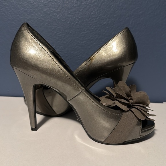 Carlos Santana Cupcake Peep Toe Heels Size 7 - Picture 4 of 8